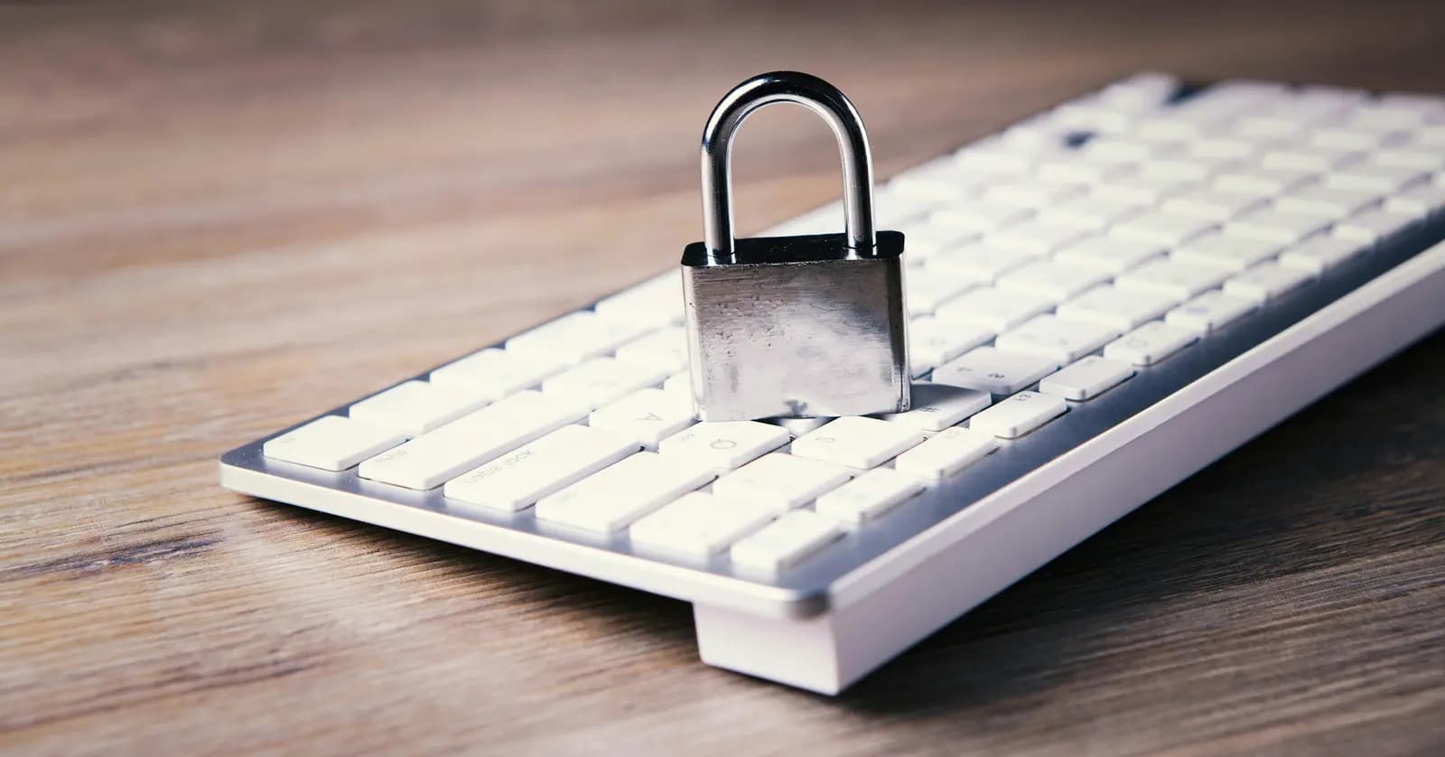 E-Mail ist kein sicherer Belegkanal — aber was dann? Die Praxis-Anleitung 2026